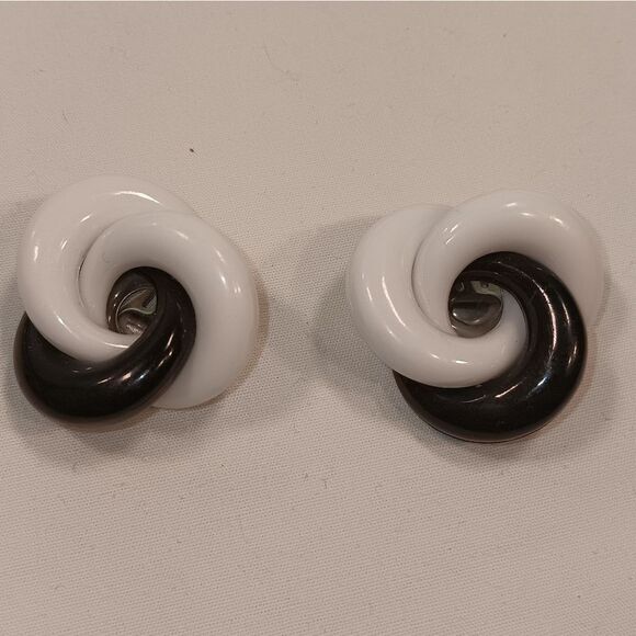 Women's black and white earrings - Picture 1 of 2